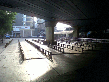 Thane shuts down, bandh supporters damage buses, taxis Thane shuts down, bandh supporters damage buses, taxis