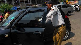 Nearly 78,000 prosecuted in Delhi for failing to remove tinted glasses