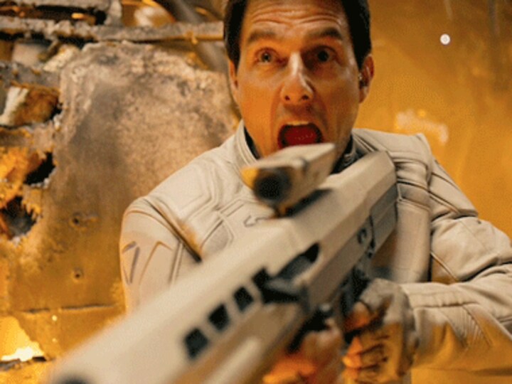 Movie Review: Oblivion digs a black hole for itself