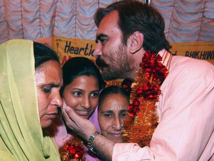 Pak activist condemns Sarabjit's sister's 'slanderous' comments Pak activist condemns Sarabjit's sister's 'slanderous' comments