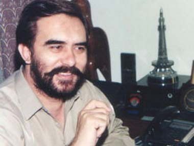 Was Pak activist Ansar Burney helping Sarabjit or exploiting his family? Was Pak activist Ansar Burney helping Sarabjit or exploiting his family?