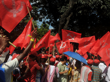 Students unions protesting Saradha scam baton charged in Kolkata Students unions protesting Saradha scam baton charged in Kolkata