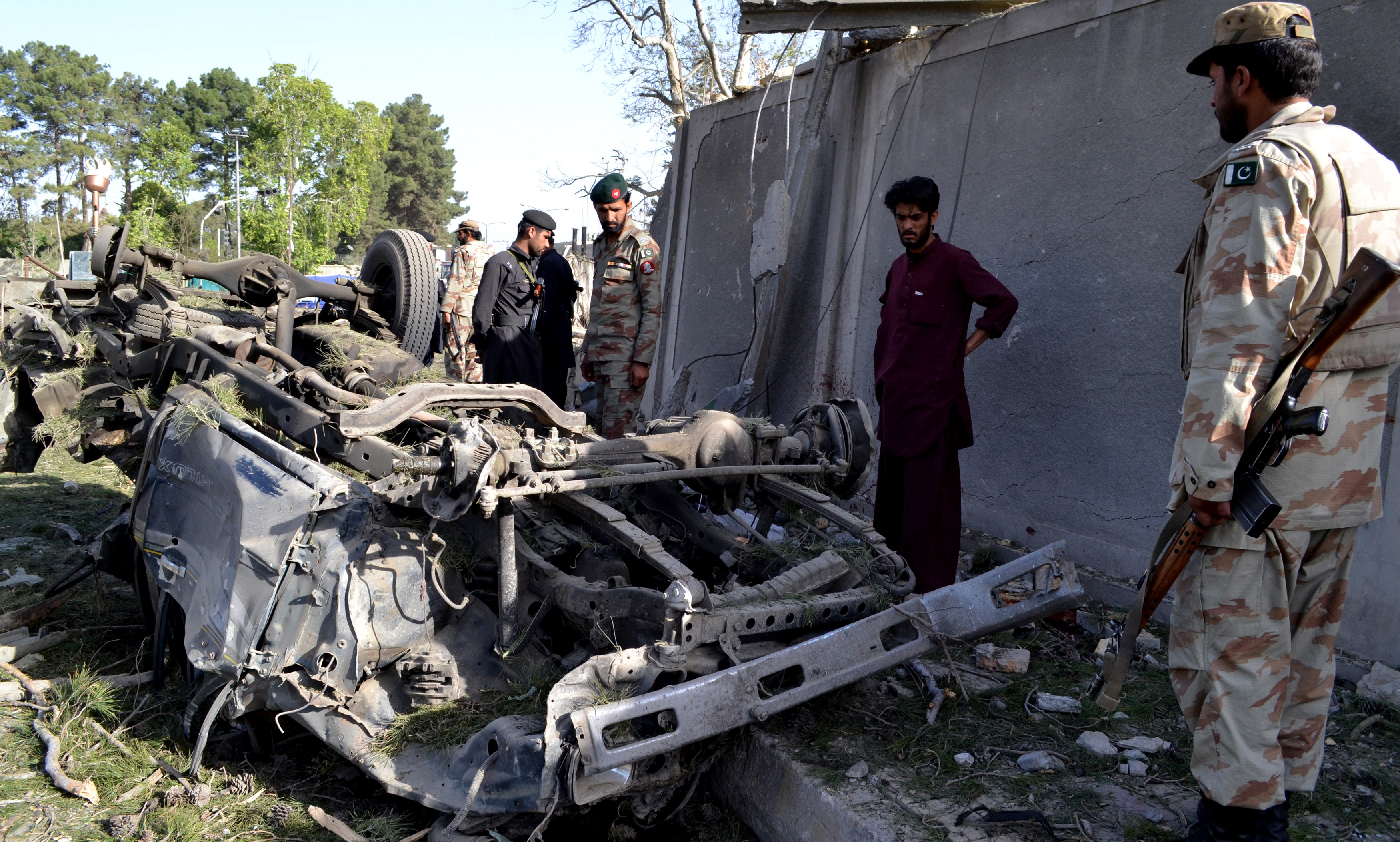 Car bomb kills 11 policemen, one civilian in Quetta, Pakistan Car bomb kills 11 policemen, one civilian in Quetta, Pakistan
