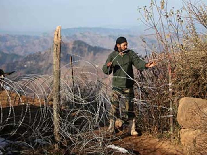 J&K: Pakistan violates ceasefire with heavy firing on LoC, international border