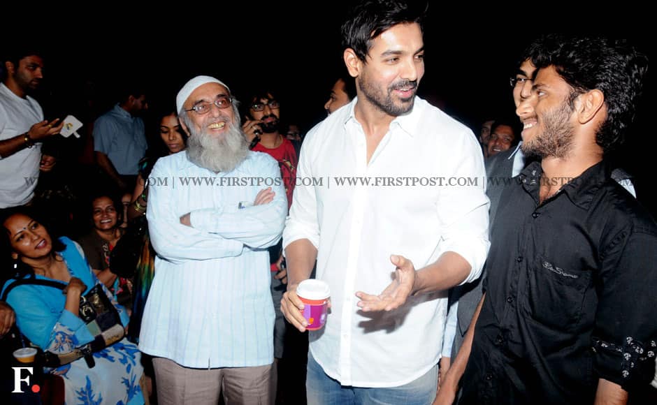 John-Abraham-with-Media-People
