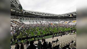 Fans invade pitch after Juventus win 31st Serie A title