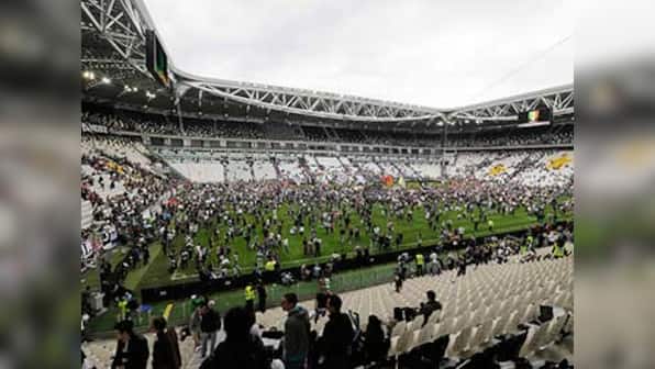 Fans invade pitch after Juventus win 31st Serie A title