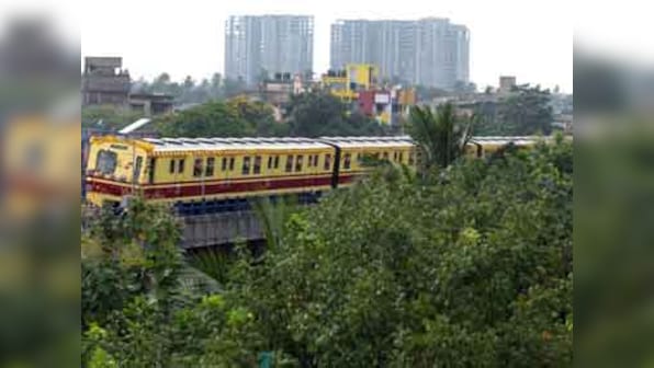 Kolkata: Several houses in Bowbazar area develop cracks amid metro construction; locals evacuated