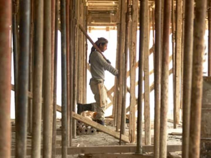 85% of 17 mn formal jobs created under UPA not secure: ILO report