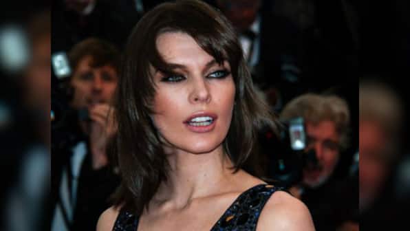 Milla Jovovich cheers up her hubby by sending her nude pics 