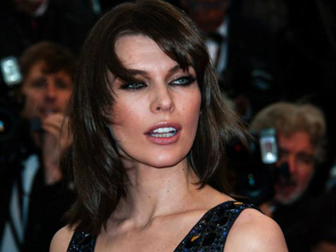 Milla Jovovich cheers up her hubby by sending her nude pics  Milla Jovovich cheers up her hubby by sending her nude pics
