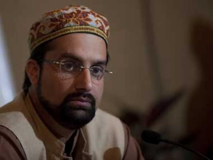 Blaming Pakistan for Kashmir unrest is 'worn out and half-witted': Mirwaiz Farooq
