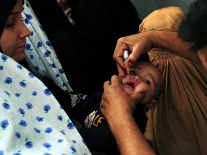 Gunmen attack polio vaccination team in Pak, kill one cop Gunmen attack polio vaccination team in Pak, kill one cop