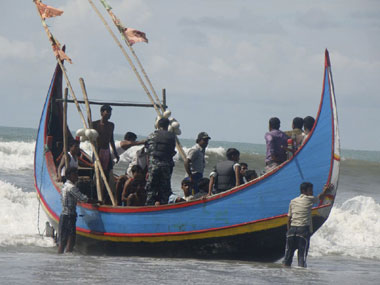 Several boats carrying Rohingya Muslims capzise off Myanmar coast Several boats carrying Rohingya Muslims capzise off Myanmar coast