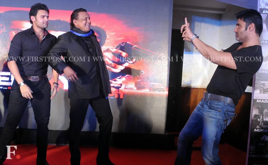 Mimoh Chakravorty with father Mithun Chakraborty and Sunil Shetty. Sachin Gokhale/Firstpost 