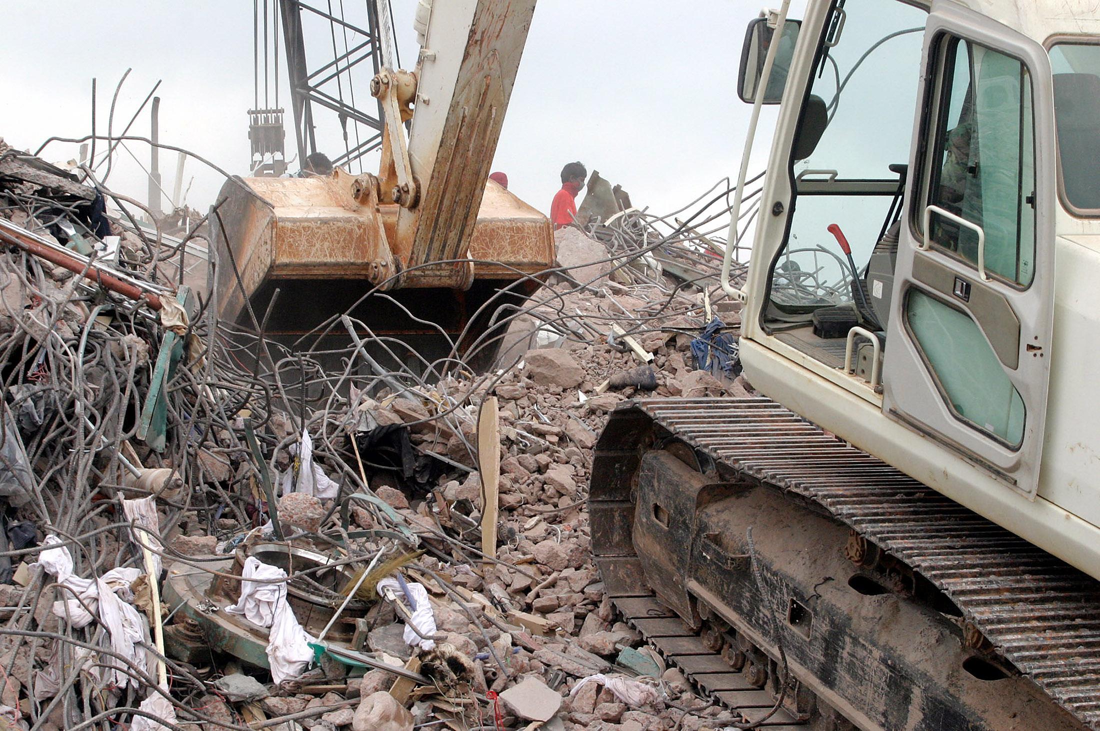Bangladesh panel blames building owner for disaster Bangladesh panel blames building owner for disaster