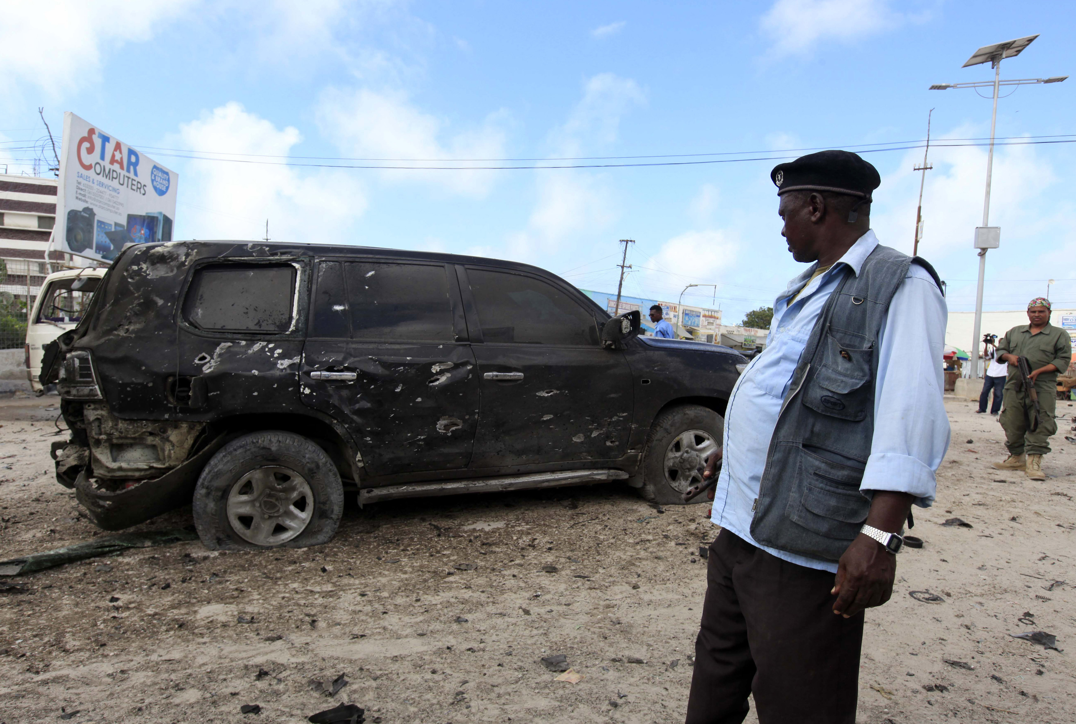 Car bomb targets foreign convoy in Afghanistan Car bomb targets foreign convoy in Afghanistan