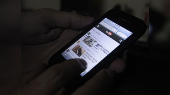 Mobile phone services shut for second day in Pakistan for Li's visit 