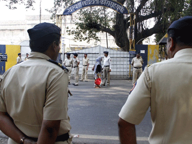 Sanjay Dutt moved to Yerwada Jail in Pune Sanjay Dutt moved to Yerwada Jail in Pune