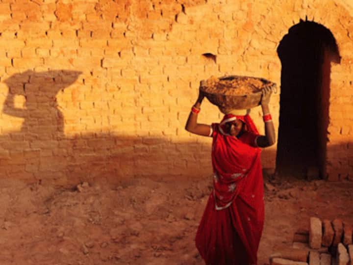 Did Indira abolish bonded labour or Sonia? NREGA's tall claims Did Indira abolish bonded labour or Sonia? NREGA's tall claims