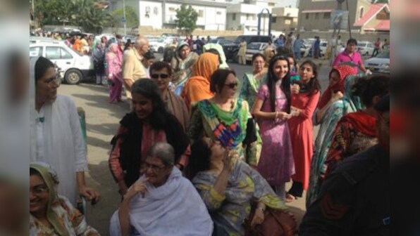 Women in some polling stations stopped from voting in Pakistan 