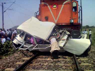Train hits jeep in Odisha unmanned level crossing, five dead  Train hits jeep in Odisha unmanned level crossing, five dead