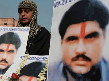 Sarabjit's lawyer in Pakistan kidnapped by unidentified men