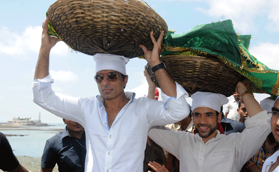 Images: Sonu Sood, Tusshar Kapoor visit Haji Ali Dargah Images: Sonu Sood, Tusshar Kapoor visit Haji Ali Dargah