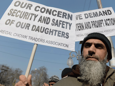 Mumbai acid attack: Victim got 210 'love texts', say police Mumbai acid attack: Victim got 210 'love texts', say police