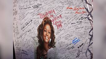 Passenger deplaned for singing 'I Will Always Love You' non-stop