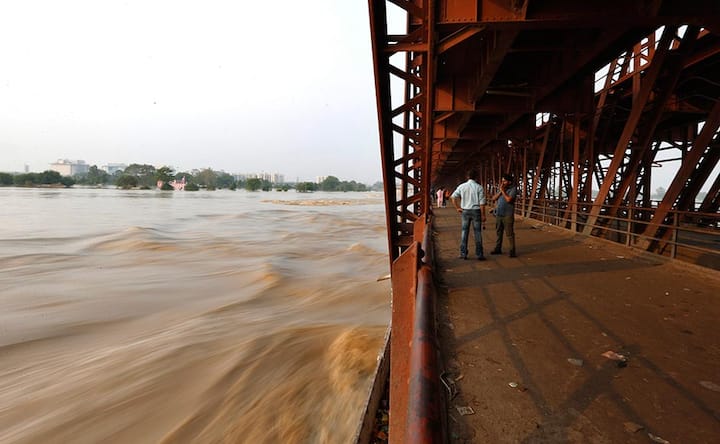 Images: Yamuna over 207 metres, North Delhi flooded