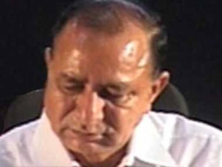 Gujarat Congress wants minister out, meets Mukherjee