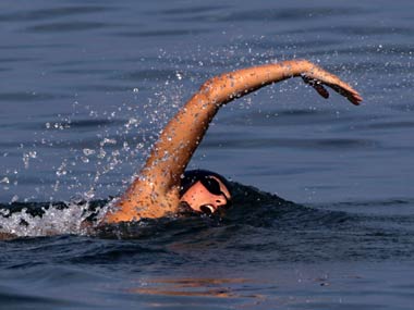 Jellyfish sting ends woman's attempt to swim from Cuba to U.S Jellyfish sting ends woman's attempt to swim from Cuba to U.S