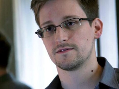 Snowden goes into hiding again, as does dancer girlfriend-Tech News ...