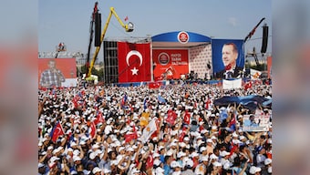 Thousands rally for Turkey's PM Recep Erdogan amid protests