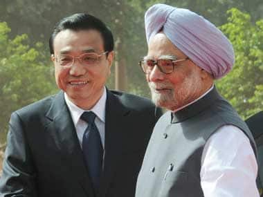 Chinese Premier Li Keqiang (L) and Prime Minister Manmohan Singh. Image courtesy PIB
