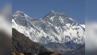 Search resumes after Everest avalanche kills 12 