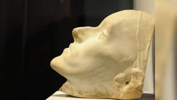 Napoleon's death mask fetches 170,000 pounds at auction
