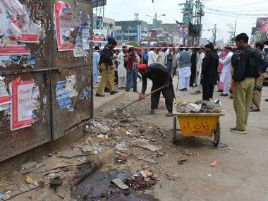 Bomb blast in south Pakistan kills 2 Bomb blast in south Pakistan kills 2