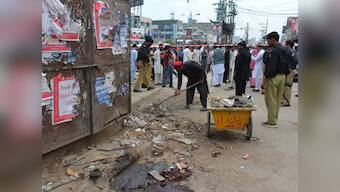 Bomb blast in south Pakistan kills 2