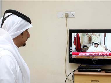 Qatar emir steps aside for his son in rare transfer of power Qatar emir steps aside for his son in rare transfer of power