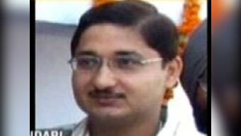 Bansal's secy gets PMO nod for foreign trip, no vigilance check