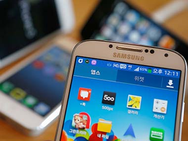 Samsung Galaxy S4 sales estimates cut by 30 percent Samsung Galaxy S4 sales estimates cut by 30 percent