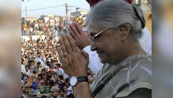 Delhi polls: Sheila Dikshit meets Sonia Gandhi