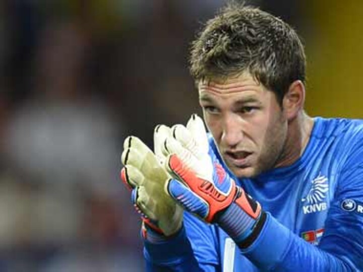 Fulham sign Dutch keeper Stekelenburg