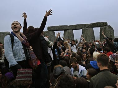 More than 20,000 gather at Stonehenge to mark summer solstice