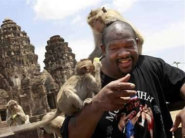 Riddick Bowe, one-time heavyweight champ. Now, Muay Thai fighter