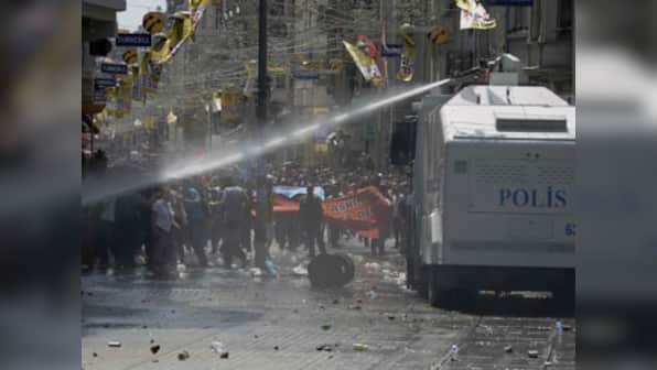 Turkish Police, demonstrators clash in Istanbul