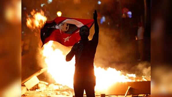 Turkey: Anti-govt protests rage on for third day