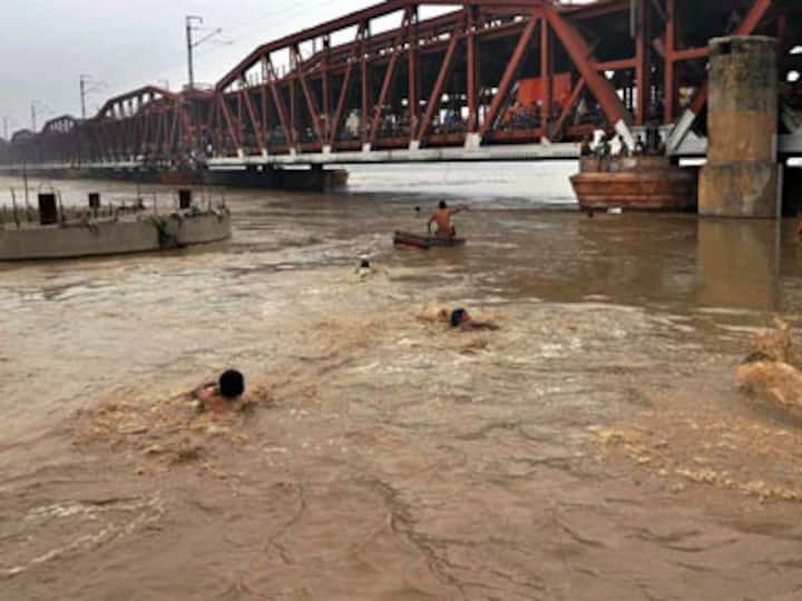 Yamuna starts receding in Delhi, still above danger mark